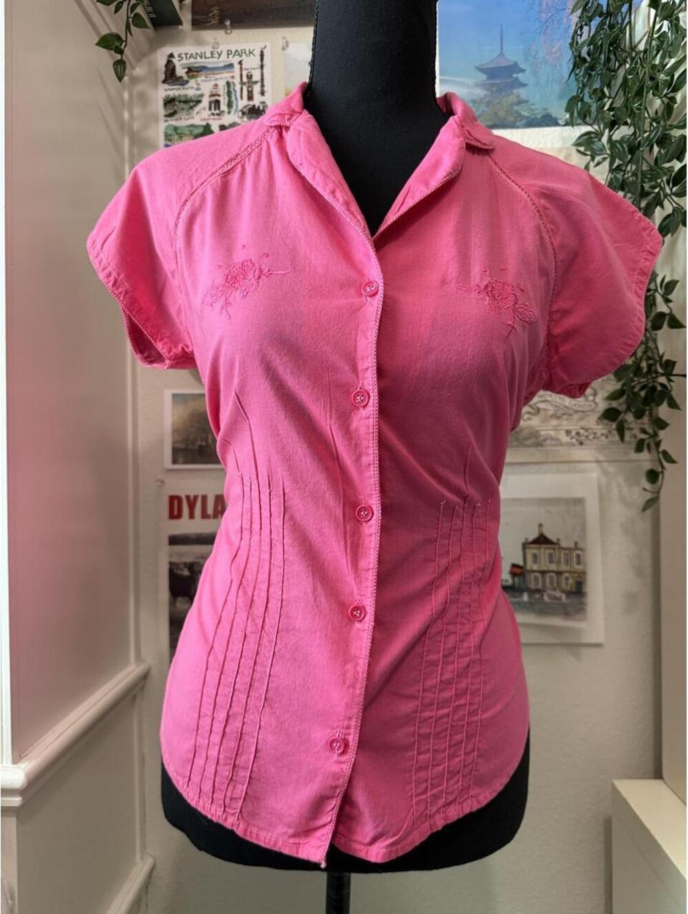Vintage Gap Hot Pink Embroidered Button Front Blouse